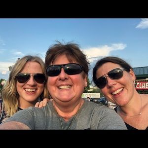 Meet your Posher, Connie